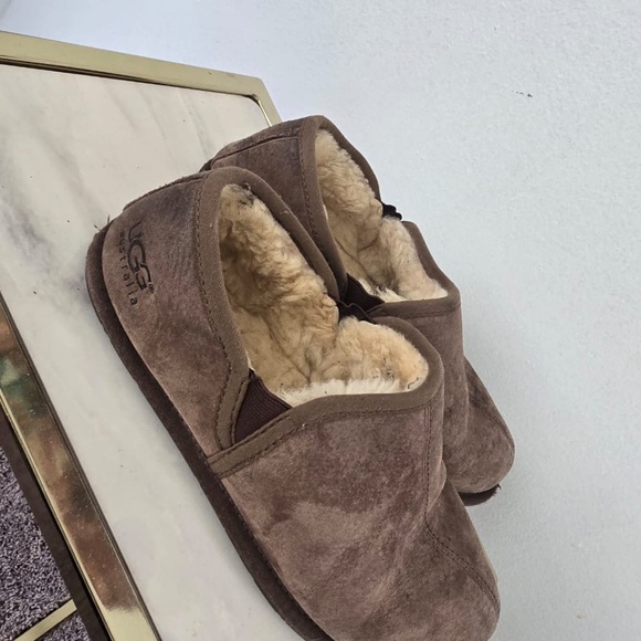Brown Suede UGG Sheepskin Lined Boots - Cozy Winter Slippers Size 9. - Picture 4 of 8
